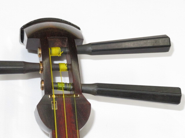 三味線・お琴の老舗 菊岡 中むら】新品 三味線本体 上紅木 津軽 1寸幅