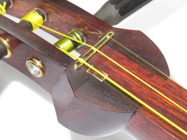 三味線・お琴の老舗 菊岡 中むら】新品 三味線本体 上紅木 津軽 1寸幅