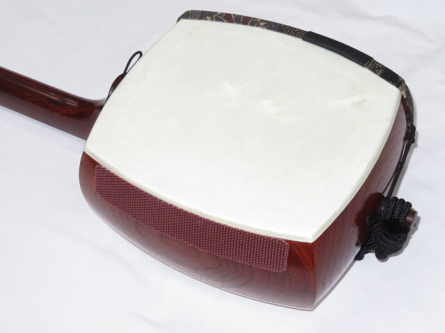 三味線・お琴の老舗 菊岡 中むら】新品 三味線本体 上紅木 津軽 1寸幅