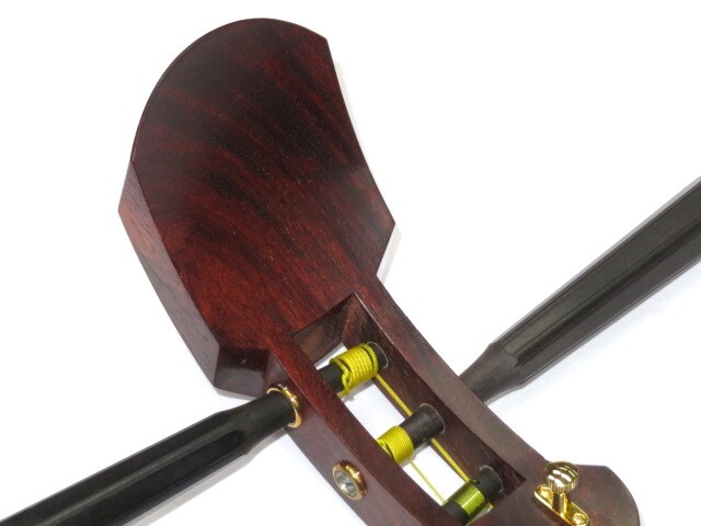 三味線・お琴の老舗 菊岡 中むら】新品 三味線本体 上紅木 津軽 1寸幅