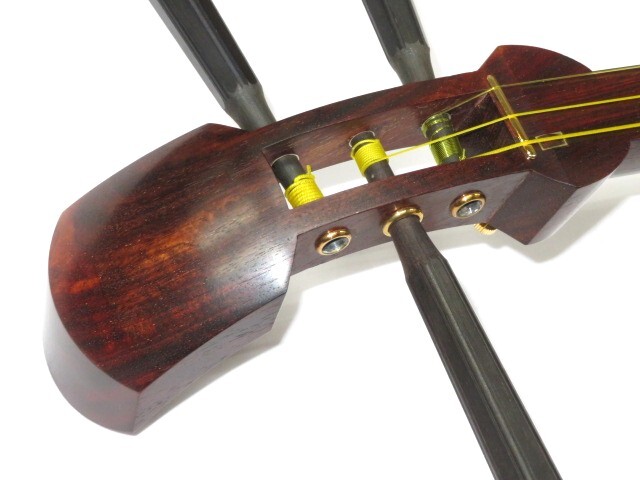 三味線・お琴の老舗 菊岡 中むら】新品 三味線本体 上紅木 津軽 1寸幅