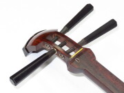 メンテナンス済み　津軽三味線　紅木　一本溝　正寸　宇柄糸巻き　両面皮張り替え メンテナンス済み 津軽三味線 紅木 一本溝 正寸 宇柄糸巻き 両面