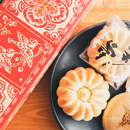 お花ギフト【フラワーアレンジ/鹿もなか5個/菊のことぶき5個】