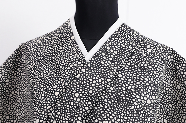 片貝木綿 木綿着物 紺仁工房 普段着きもの 型染め うろこ 白黒