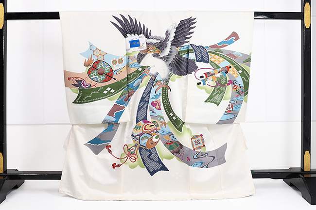 男児着物 お宮参り祝い着 産着 家紋入れサービス 白地 友禅柄刺繍入 鷹 のしめ初着