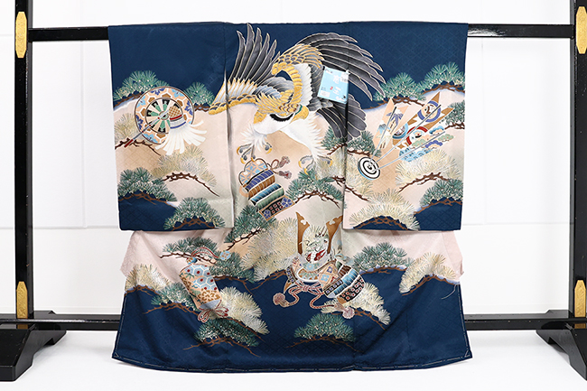 男児着物 お宮参り祝い着 産着 家紋入れサービス 紺地 友禅柄刺繍入 鷹 のしめ初着