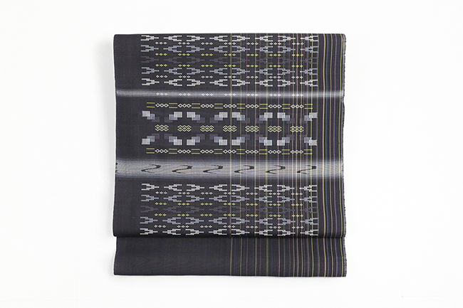 伝統的工芸品 本場琉球 南風原 花織 絹 九寸名古屋帯 琉球文様 黒