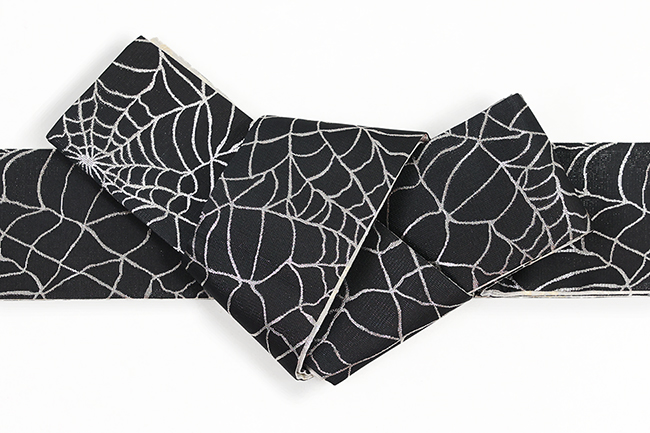 西陣織 蔦屋久兵衛 両面角帯 絹 ラメ糸 蜘蛛の巣 鱗紋 黒×灰色