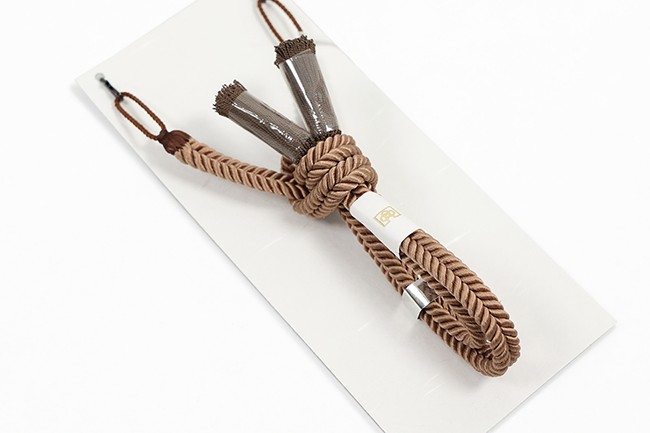 あづまやオリジナル 華千年 男性用羽織紐 正絹 直付けタイプ 茶