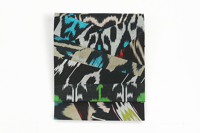 ウズベキスタン 九寸名古屋帯 正絹 お仕立て上がり品  絣 イカット ANO-48 黒系