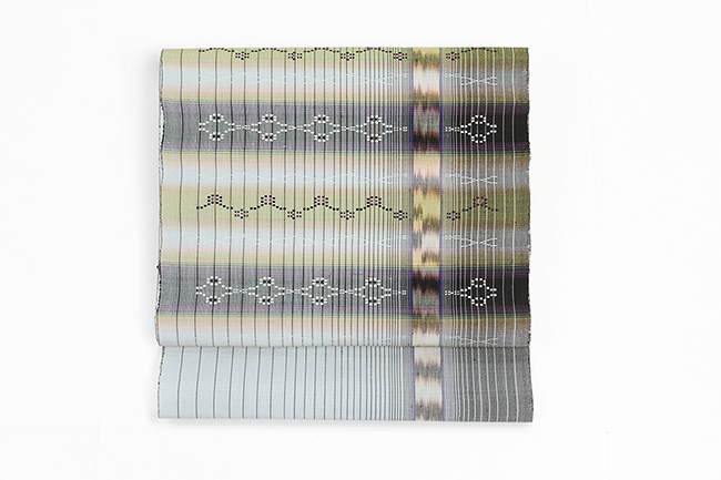 伝統的工芸品 本場琉球 南風原 花織 絹 九寸名古屋帯 琉球文様 灰色