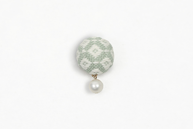 annkogin こぎん刺し パワーストーン帯留め  mot mot  淡水パール 花コ模様 薄緑×白