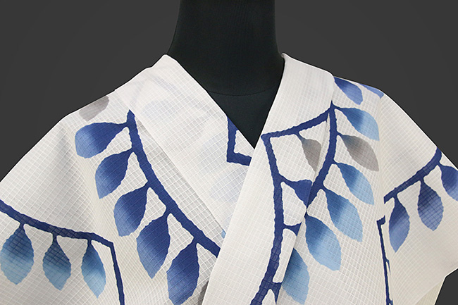 三勝 紅梅織 注染浴衣(ゆかた)  葉 白×青