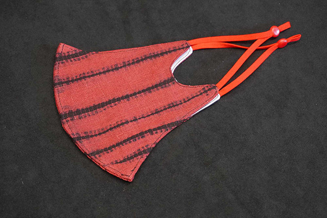 山勝染工×SOUWA 竜巻絞り　抗菌・抗ウイルス素材 エレメンタブルマスク ELE 赤