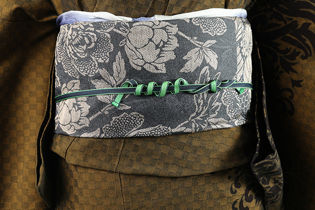 【受注商品】蔦屋久兵衛×あづまやオリジナル商品 ひとえ八寸帯（兵児帯）2WAY 牡丹アラベスク 濃灰