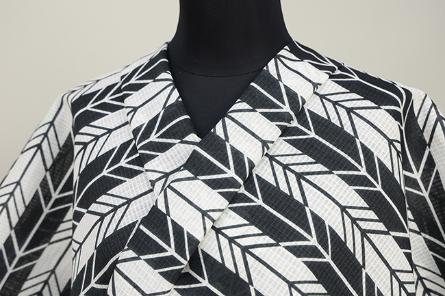 綿麻 紅梅 夏着物 越後型染 紺仁工房 変り矢絣 黒