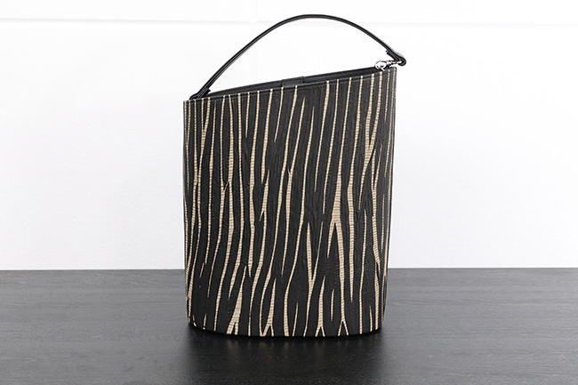 あづまや×革を絞るくくる オリジナルバッグ 切竹 黒 Lサイズ