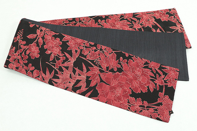 小室庵 半幅帯 黒地に和花 黒×赤