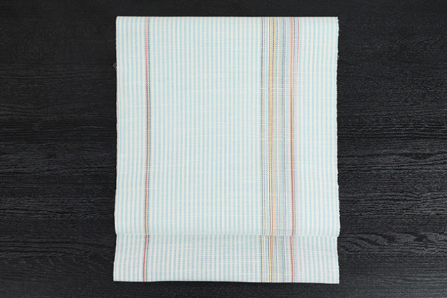 吉新織物謹製　小千谷　麻　名古屋帯 小千谷本麻帯布 吉新織物 夏物 八寸名古屋帯 縞 水色×マルチカラー