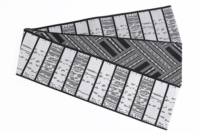 博多織 黒木織物 正絹 半幅帯 リバーシブル 紋紙×斜め横段 灰×黒