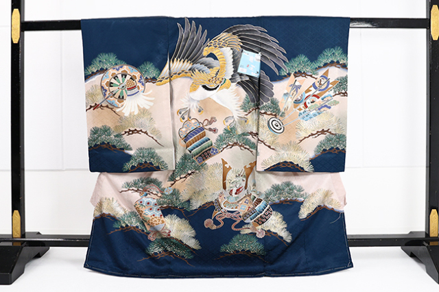 男児着物 お宮参り祝い着 産着 家紋入れサービス 紺地 友禅柄刺繍入 鷹 のしめ初着