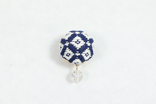 annkogin こぎん刺し 帯留め 花コ模様  白×青