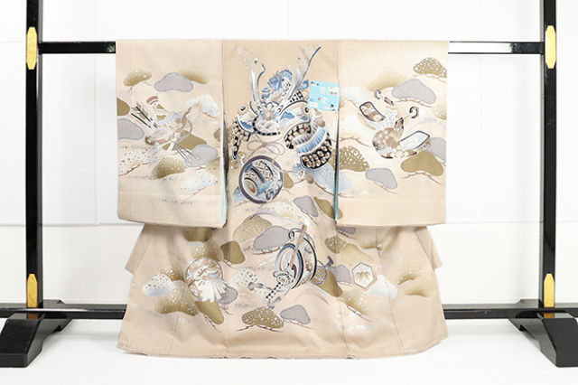 男児着物 お宮参り祝い着 産着 家紋入れサービス ベージュ地 友禅柄 竜 のしめ初着