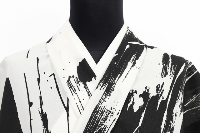 コシノジュンコ ポリエステル着物 浴衣 セオα 片身変わり オーダー仕立て付き 縦刷毛 白×黒