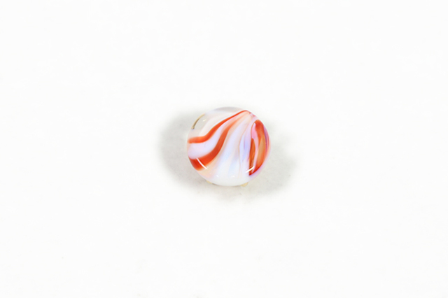 帯留め 色ガラス マーブル 白×赤