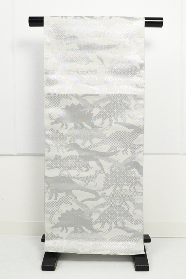 蔦屋久兵衛 ひとえ八寸帯（兵児帯） 恐竜 白灰×銀