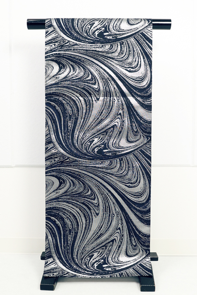 蔦屋久兵衛 ひとえ八寸帯（兵児帯） 墨流し 濃紺×銀