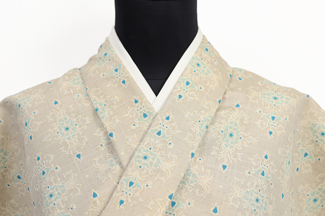 上質な薄茶の節紬着物（アラベスク花文）裄65　染め紬　正絹美品 楽天市場】【新古品】 真綿紬 着物 正絹 袷 紬 薄茶色 淡鶯色 横