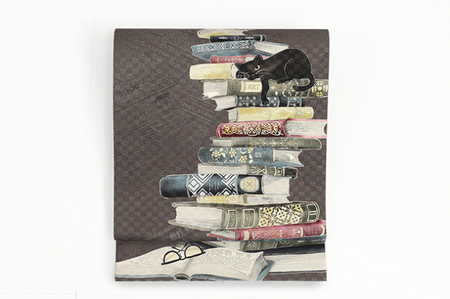 召しませ花 正絹 名古屋帯 お仕立て上がり品 古書と猫 チャコールグレー