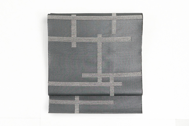 【価格はお問い合わせください】誉田屋源兵衛 正絹 九寸名古屋帯  破れ格子 濃い灰色