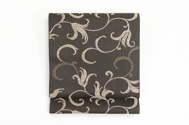 【価格はお問い合わせください】 西村織物 博多織 正絹 八寸名古屋帯 紋八寸 紋ひとえ 百合唐草  黒×ベージュ