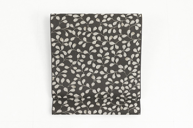 【価格はお問い合わせください】 西村織物 博多織 正絹 八寸名古屋帯 紋八寸 紋ひとえ ゆらり萩  黒×白