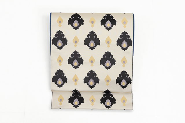 【価格はお問い合わせください】 西村織物 博多織 正絹 八寸名古屋帯 紋八寸 トプカプ花文 アイボリー×濃灰×黄土色