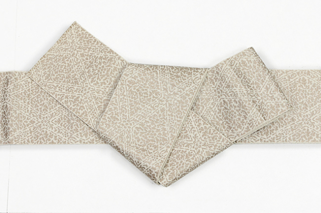 博多織 西村織物 正絹 角帯  織更紗 道轍 六花菱 ベージュ