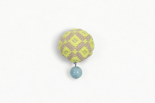 annkogin こぎん刺し パワーストーン帯留め  mot mot アクアマリン 花コ模様 ベージュ×黄色