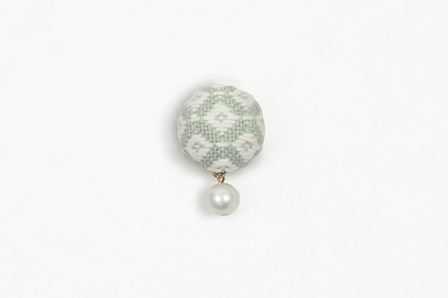 annkogin こぎん刺し パワーストーン帯留め  mot mot  淡水パール 花コ模様 薄緑×白