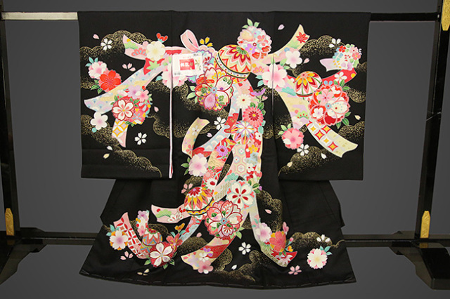 女児着物 お宮参り祝い着 金駒刺繍友禅 黒地 手まりと花尽くし のしめ初着 産着
