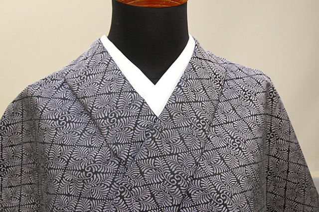 受注生産品】ワタマサ 洗える正絹お召し着尺 諸口 広幅 シダ菱 黒×灰