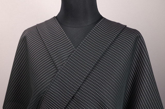 【受注生産品】ワタマサ 洗える正絹お召し着尺 諸口 広幅  2色角通し 黒×紫