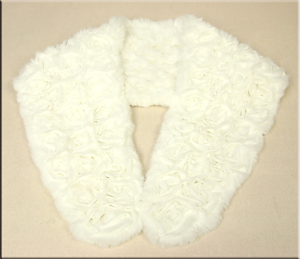 和装・洋装兼用　レッキスファー　巻きバラ　ショール　白