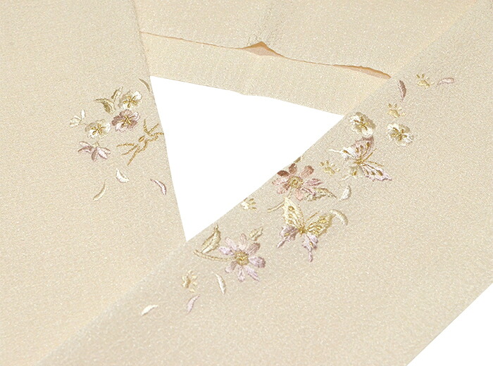 猫柄　ちりめん刺繍半衿　ライトベージュ　ねこと蝶　【日本製】【洗える半襟】【ネコ】