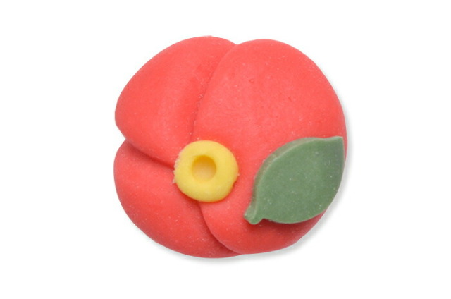 和菓子（フェイクスイーツ）　帯留　椿　赤　【帯飾り】【三分紐】　【練り切り】【ハンドメイド】