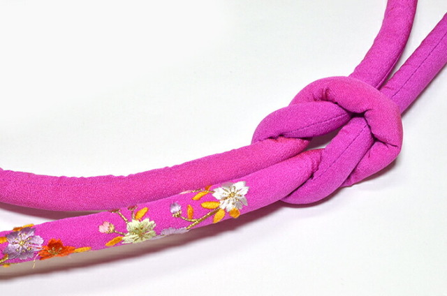 正絹帯締め　丸ぐけ　ピンク　刺繍入り　【帯じめ】【日本製】【振袖】【成人式】