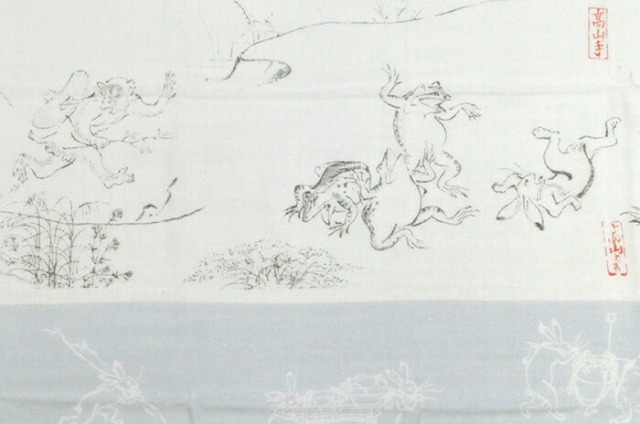 鳥獣人物戯画　ふんわりてぬぐい　甲巻（うさぎと蛙）　白×グレー　【手拭い】【手ぬぐい】【和雑貨】【ハンカチ】【鳥獣戯画】【Chojugiga】【高山寺】【うさぎ】【かえる】【日本製】【ご自宅用で４点までメール便対応】