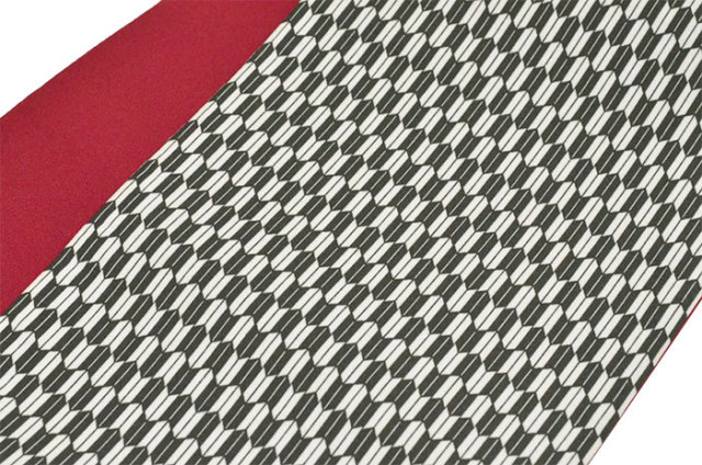両面半巾帯　黒・白（矢絣）×赤（無地）　【小袋帯】【浴衣帯】【半幅帯】【細帯】【女性】【レディース】