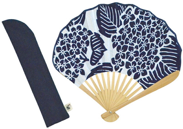布扇子（ケース付き）　あじさい　ホワイト×藍色　【扇子入れ付き】【浴衣】【和雑貨】【folding fan】